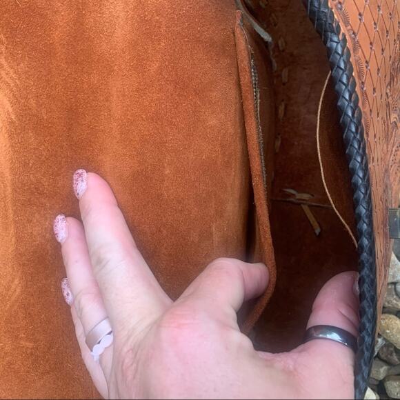 Vintage hand tooled leather turn lock purse - Picture 11 of 13